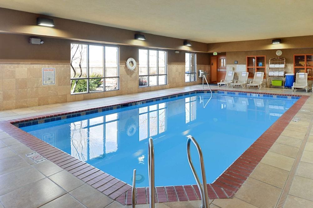 Hampton Inn and Suites Albuquerque-Coors Road — 3