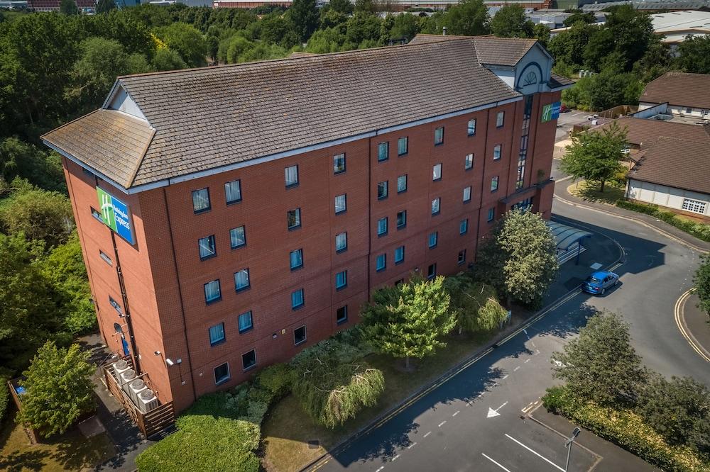 EXPRESS BY HOLIDAY INN CASTLE BROMWICH — 2