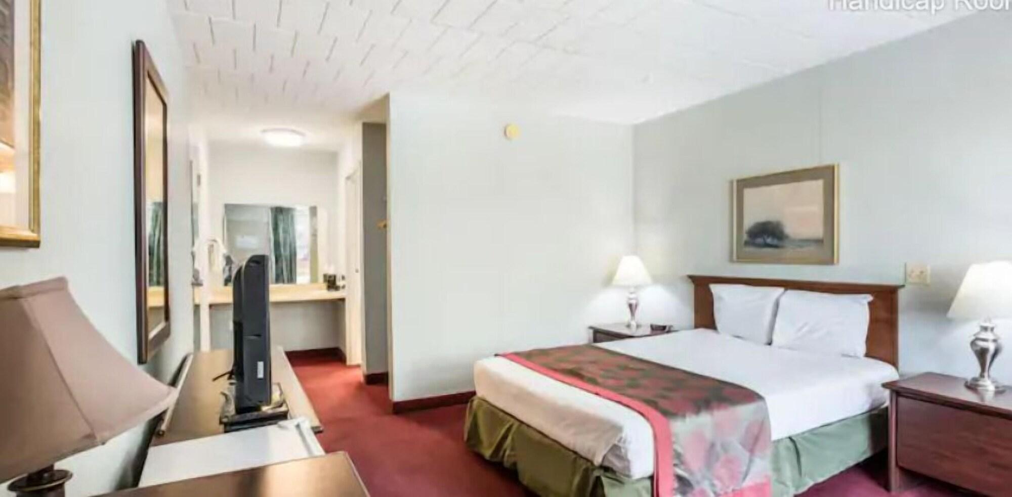 Red Carpet Inn and Suites Hazleton — 5