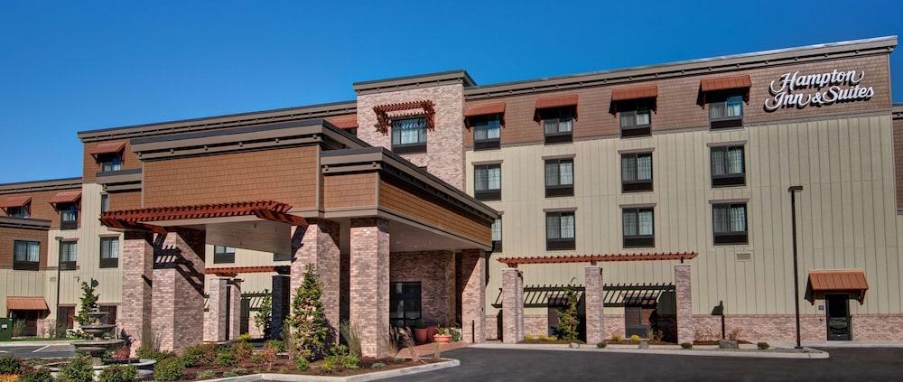 HAMPTON INN AND SUITES ASTORIA — 3