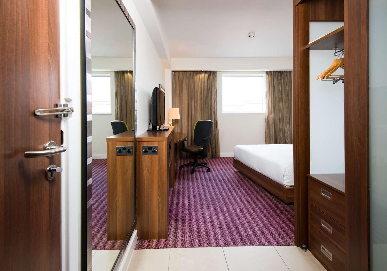 Hampton by Hilton Birmingham Jewellery Quarter — 4