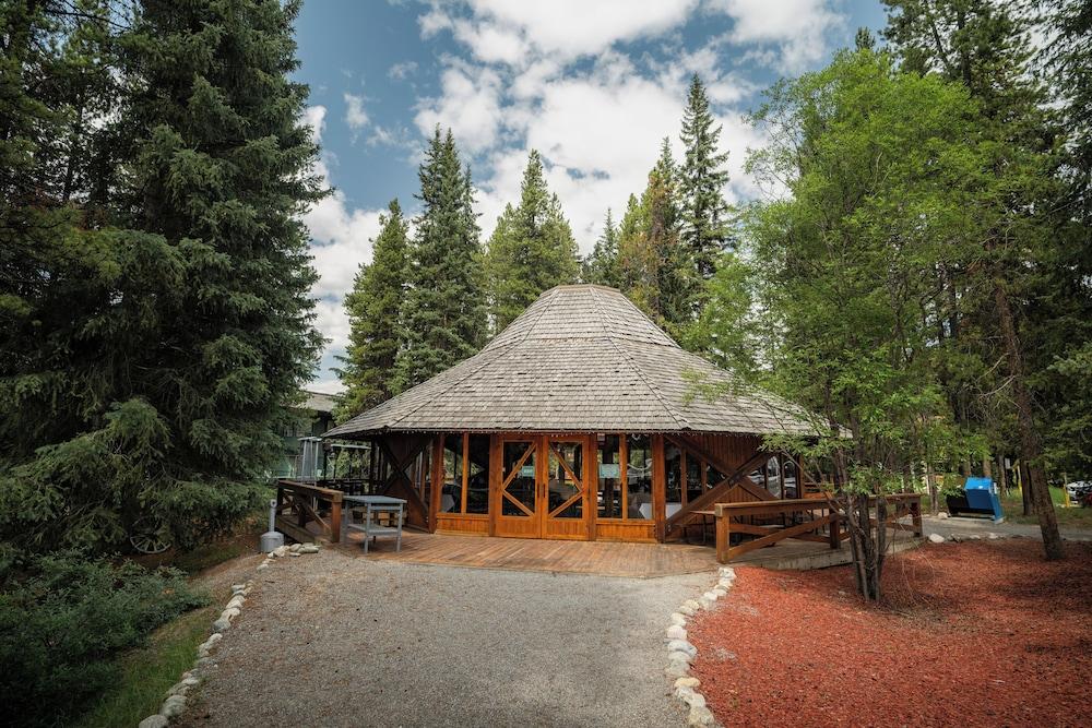 Lake Louise Inn — 10