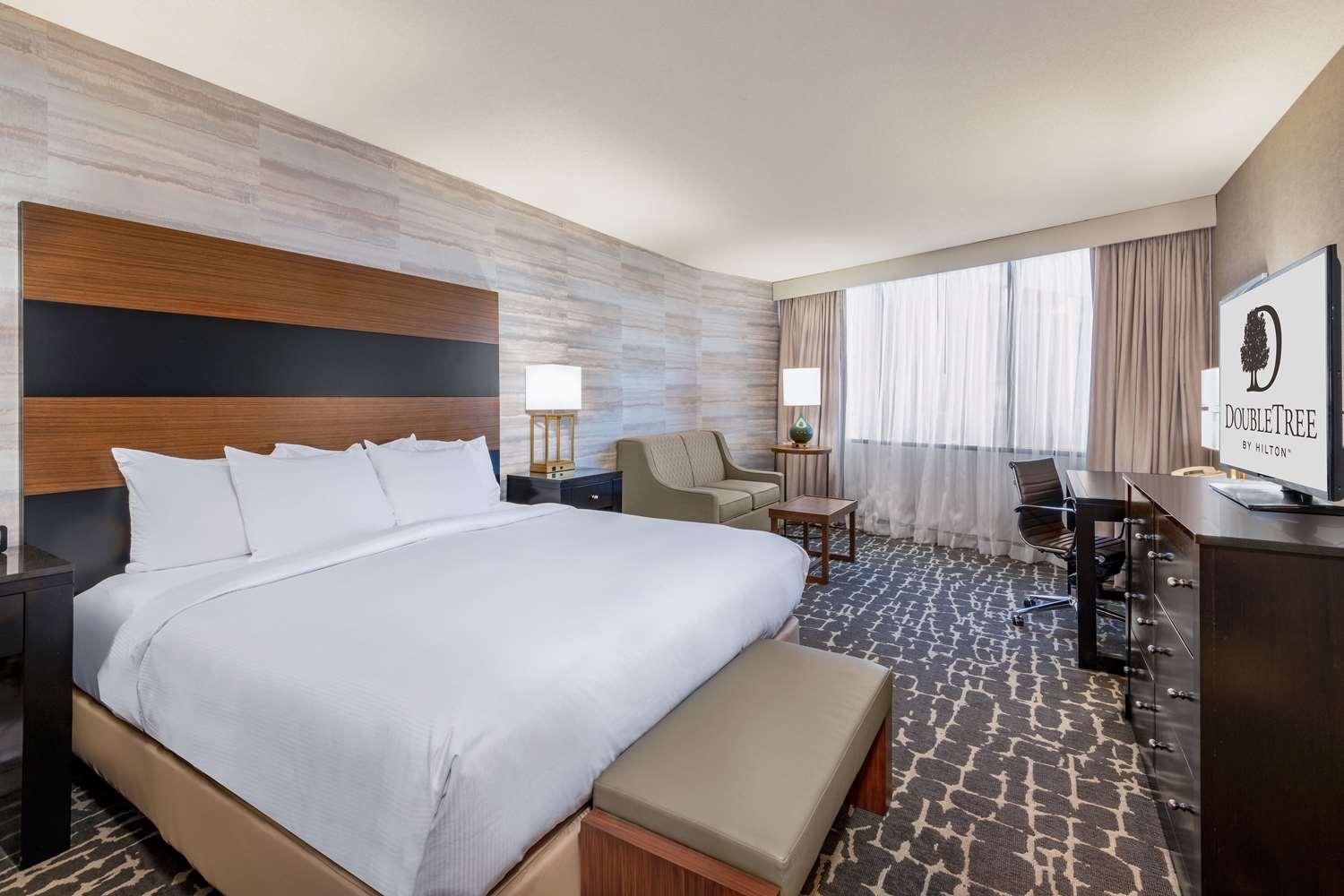 Doubletree By Hilton Denver-Aurora — 9