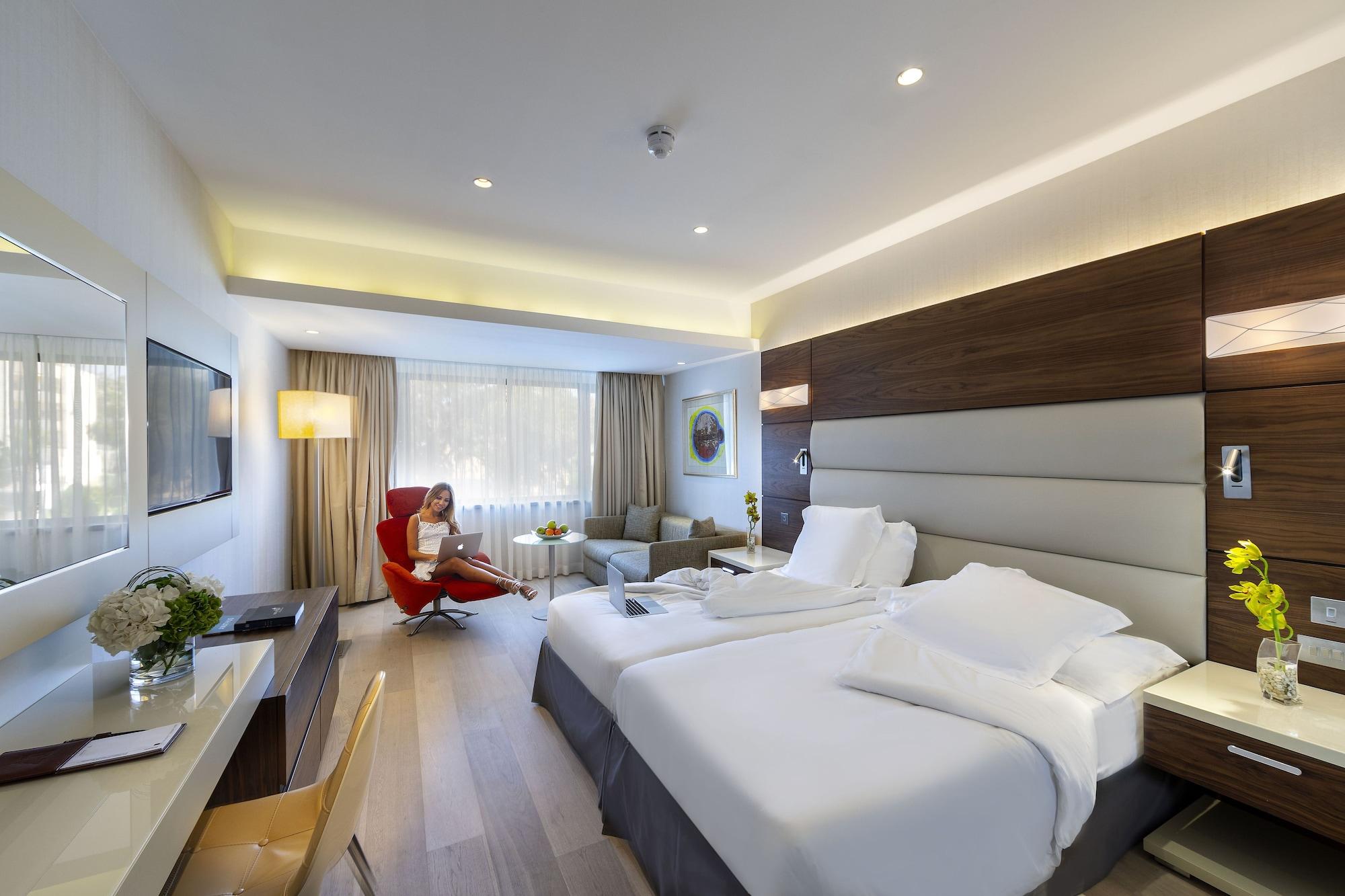Amathus Beach Hotel Limassol — 10
