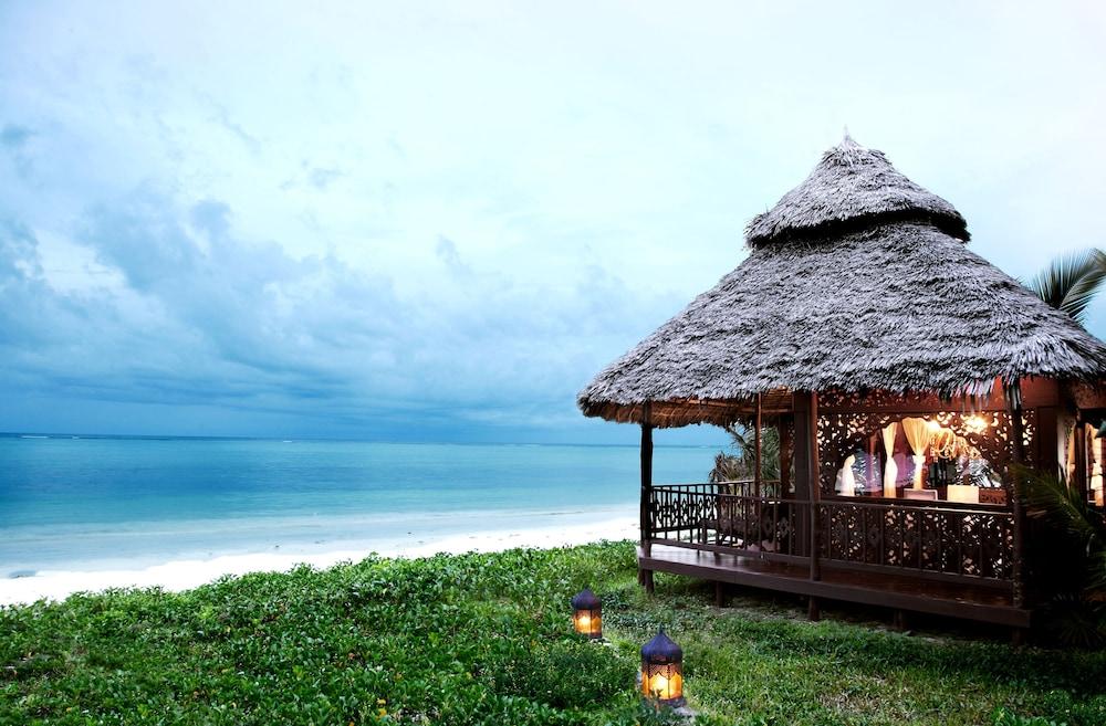 Breezes Beach Club & Spa — 2