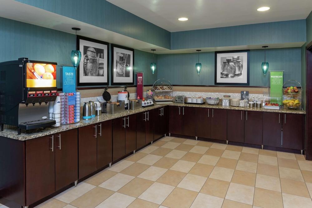 Hampton Inn East Lansing — 8