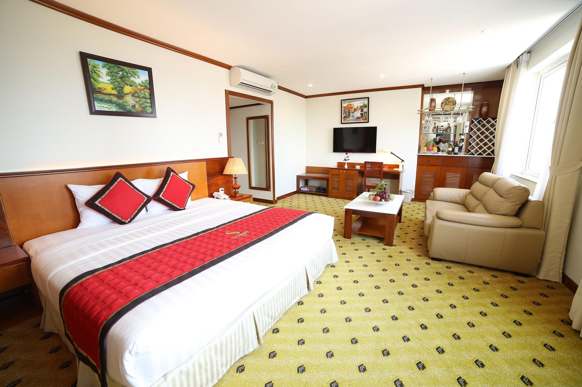 Sunny Hotel 1 — 7