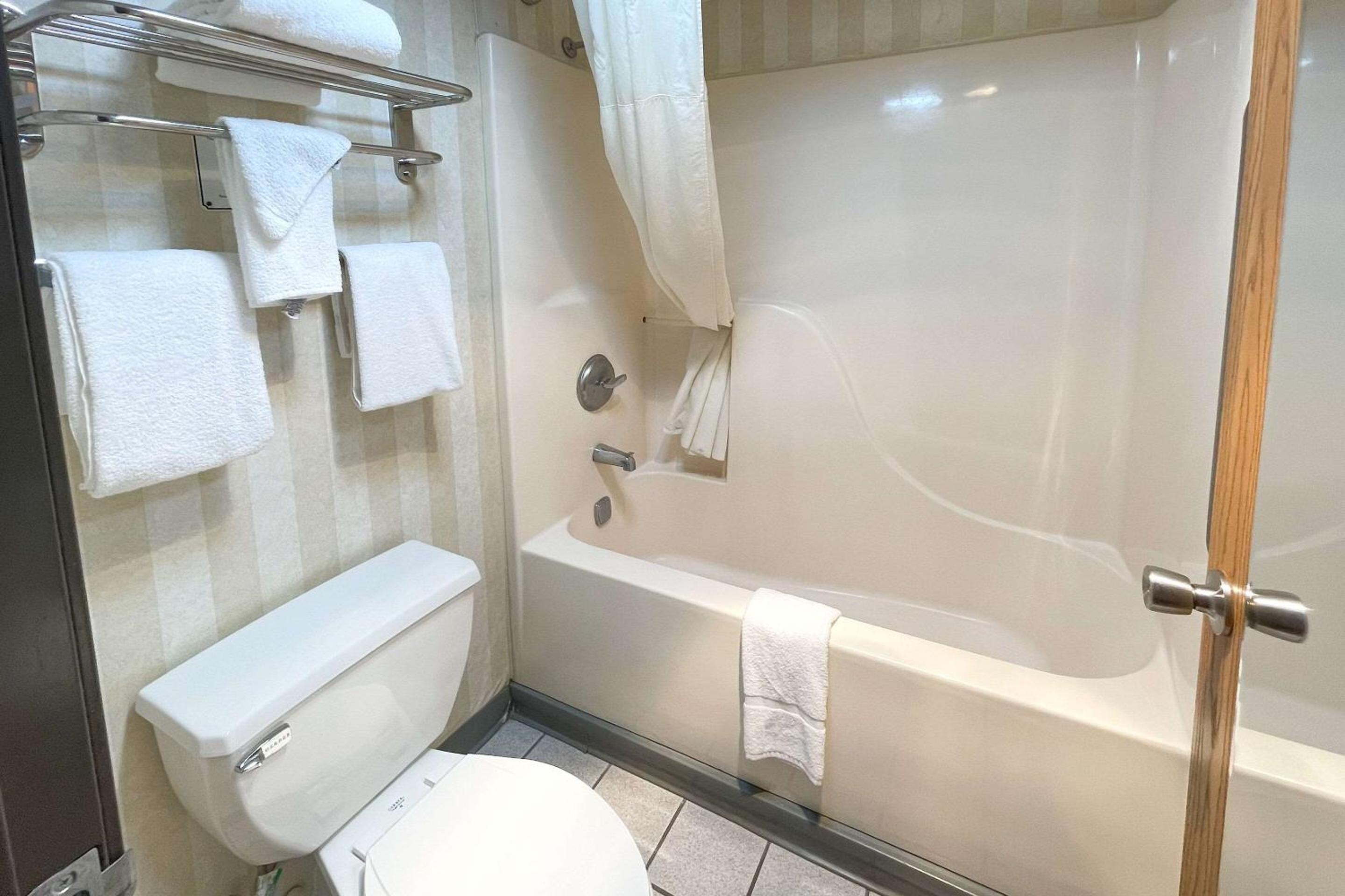Quality Inn & Suites Gibsonia - Pittsburgh North PA — 9