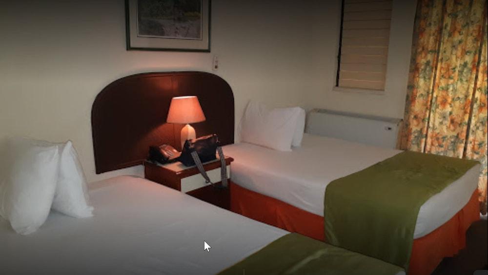 Cascadia Hotel Conference Center — 7