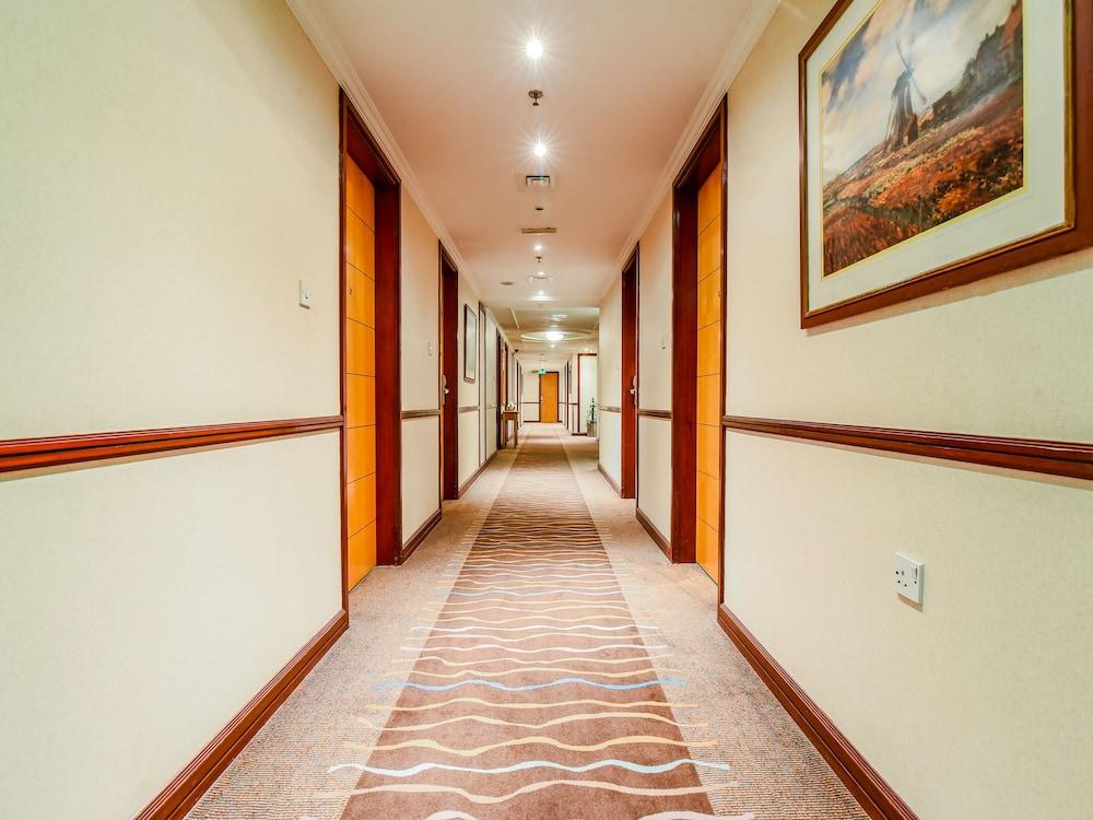 Landmark Summit Hotel — 5