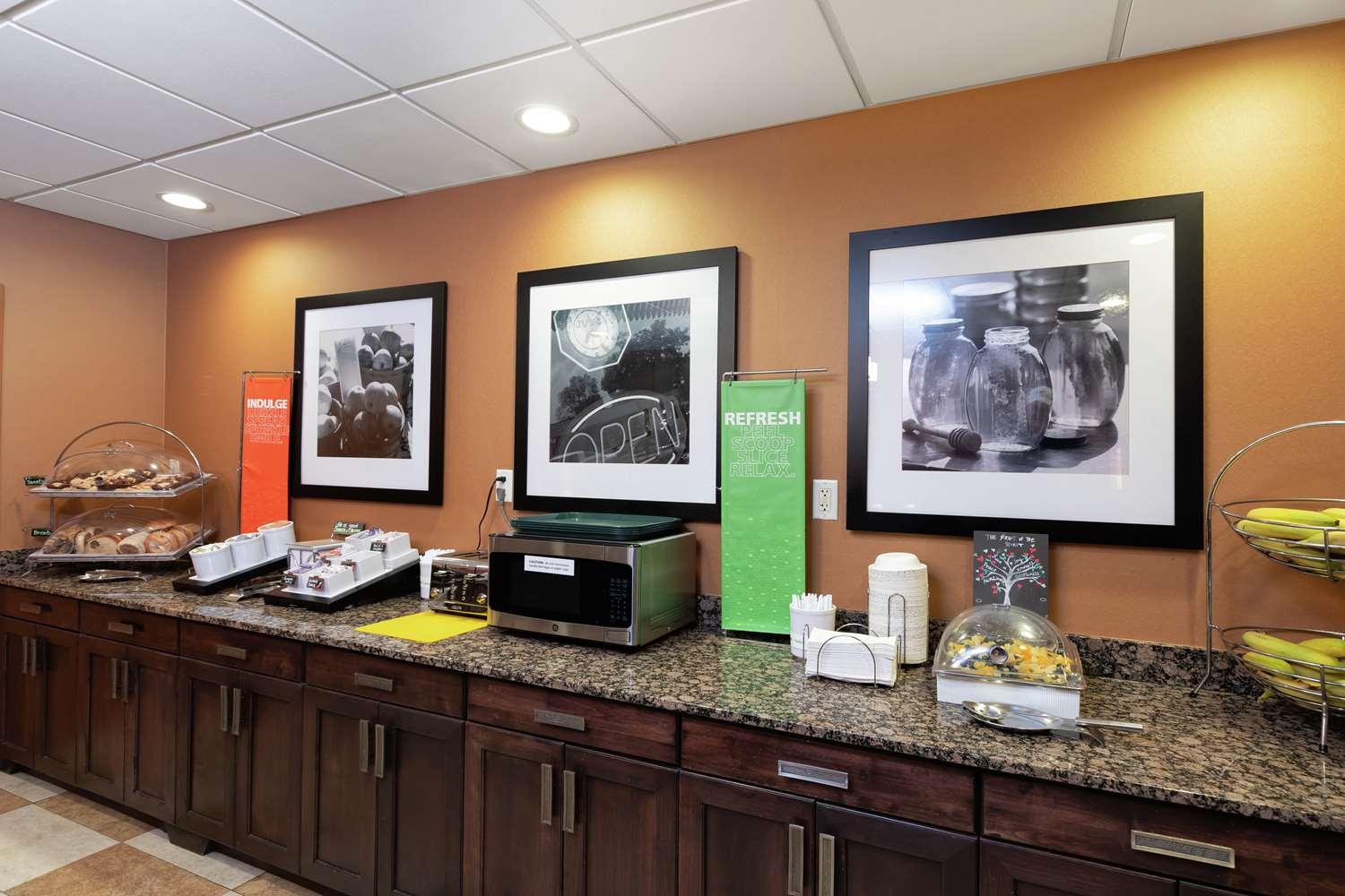 HAMPTON INN AND SUITES AUSTIN AIRPORT — 4
