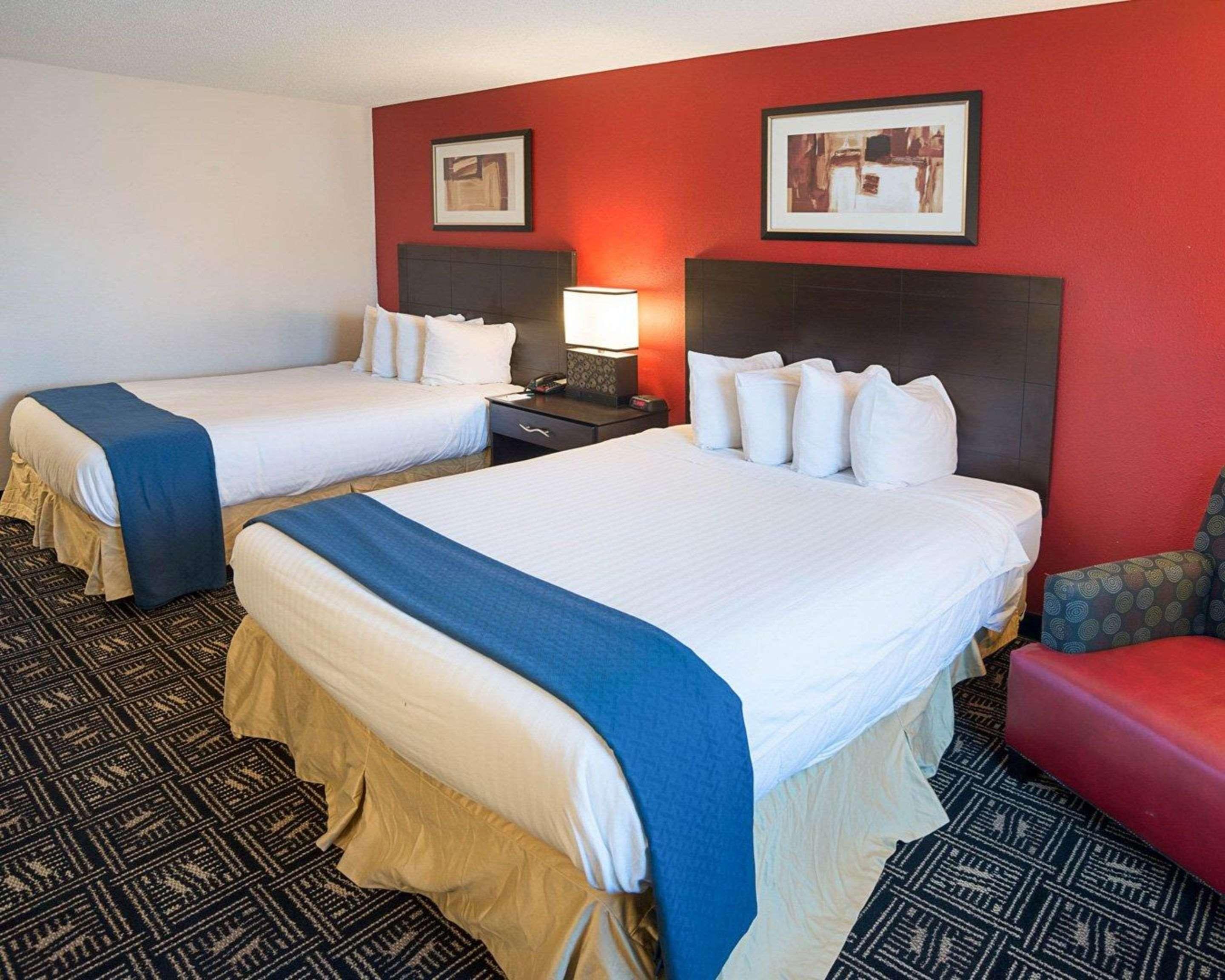 Quality Inn Brooklyn Center — 10