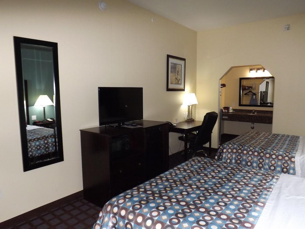 Days Inn Kilgore. — 10