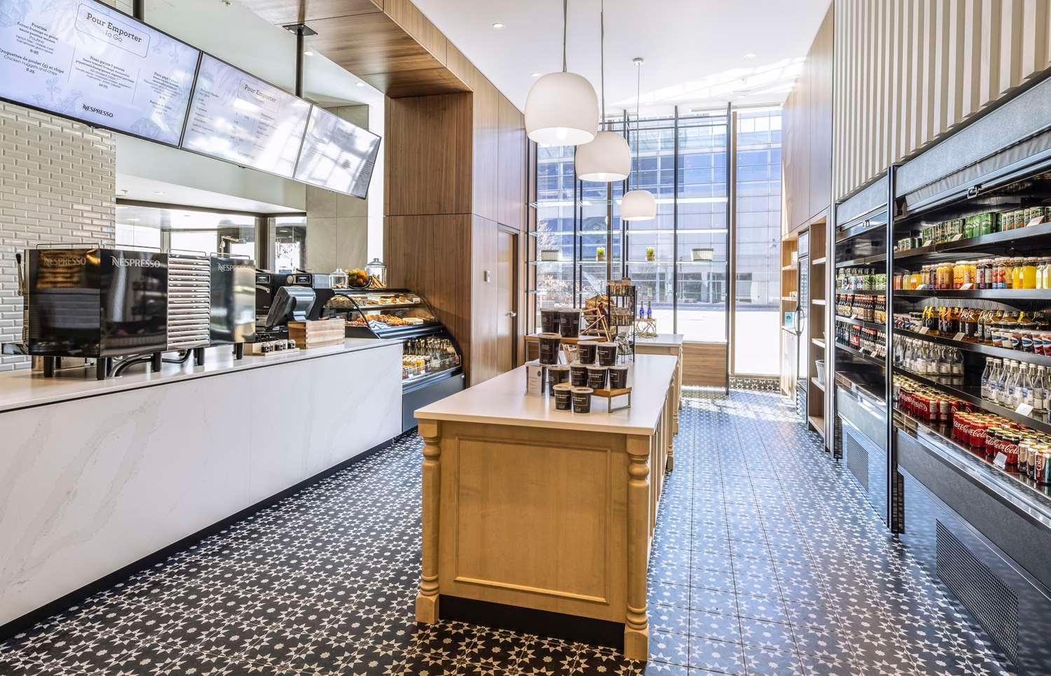 HILTON QUEBEC — 10