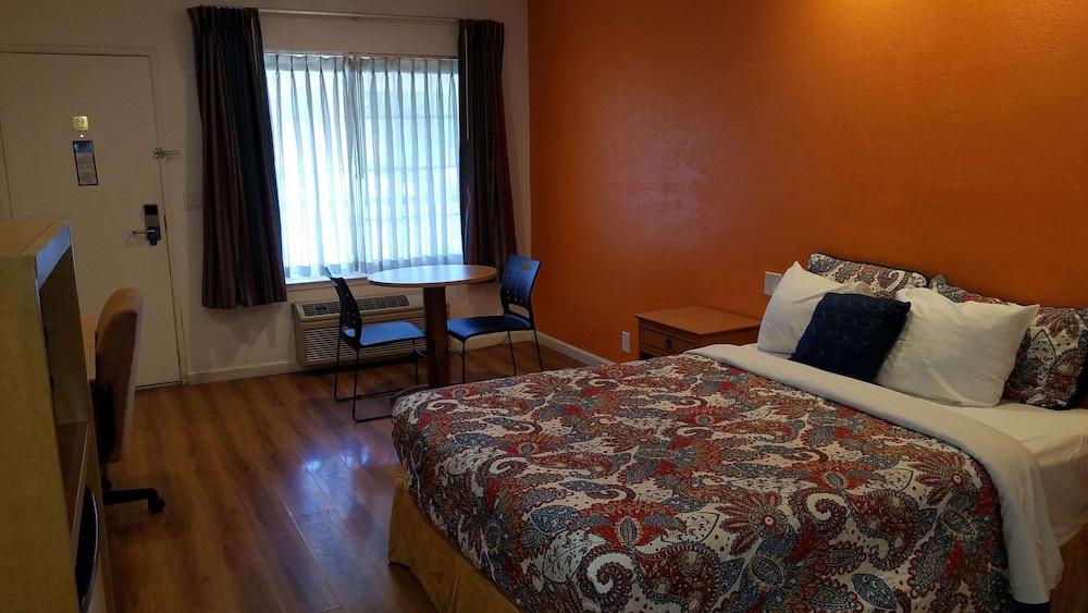 Rodeway Inn Alameda-Oakland — 8
