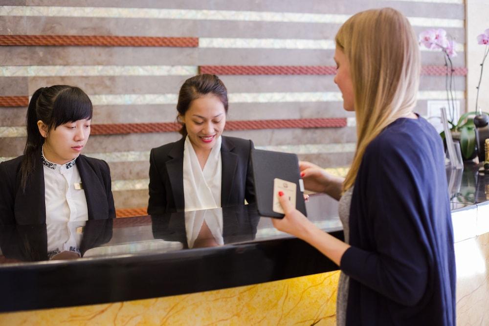 Oriental Suites Hotel And Spa — 9
