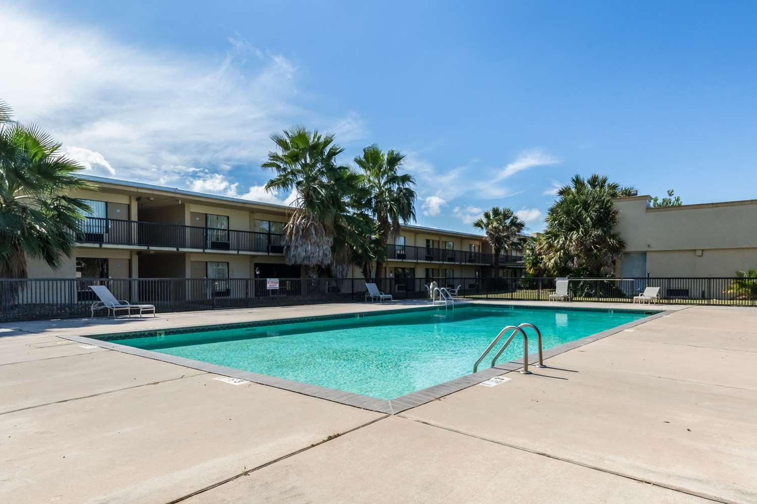 Eco Inn Suites by Hotel O Baytown — 8