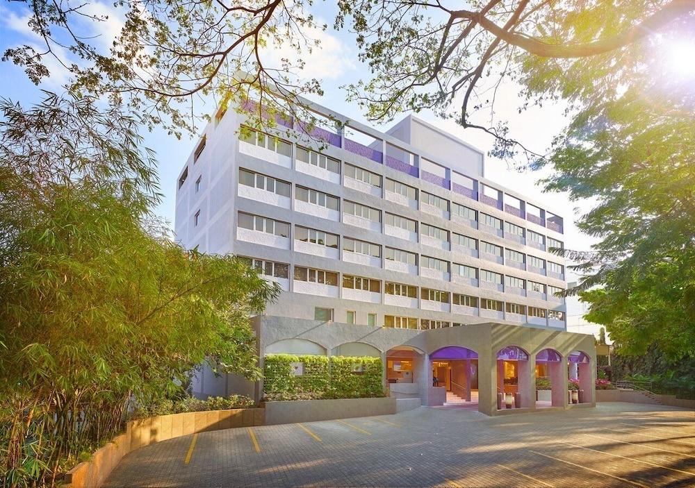 Vivanta Bengaluru Residency Road — 2