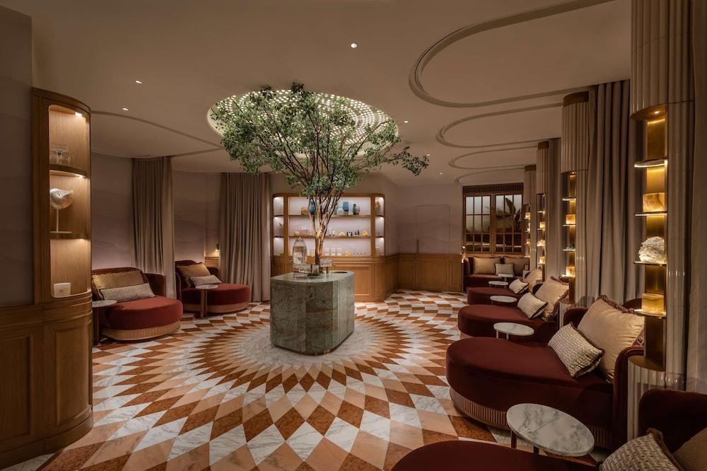 Island Shangri La Hong Kong 11424 — 6