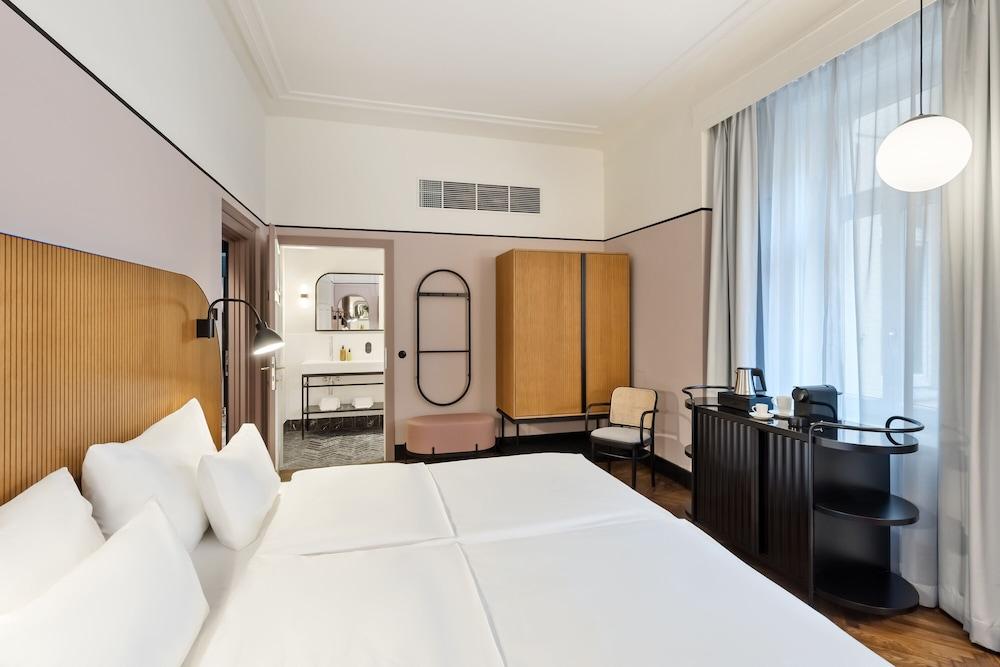 Hotel Astoria Vienna, Curio Collection by Hilton — 10