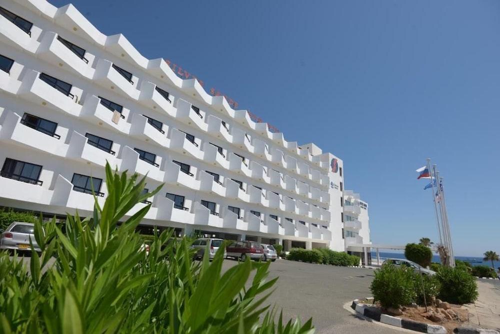 Silver Sands Beach Hotel — 2