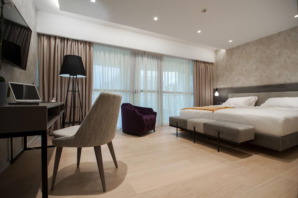 Athenaeum Grand Hotel — 7