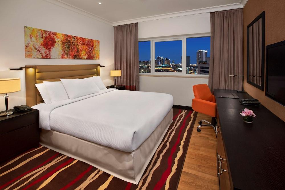 DoubleTree by Hilton Hotel & Residences Dubai Al Barsha — 9