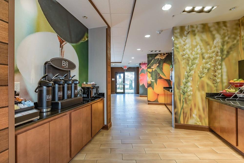 FAIRFIELD INN AND SUITES BY MARRIOTT ELKHART — 7