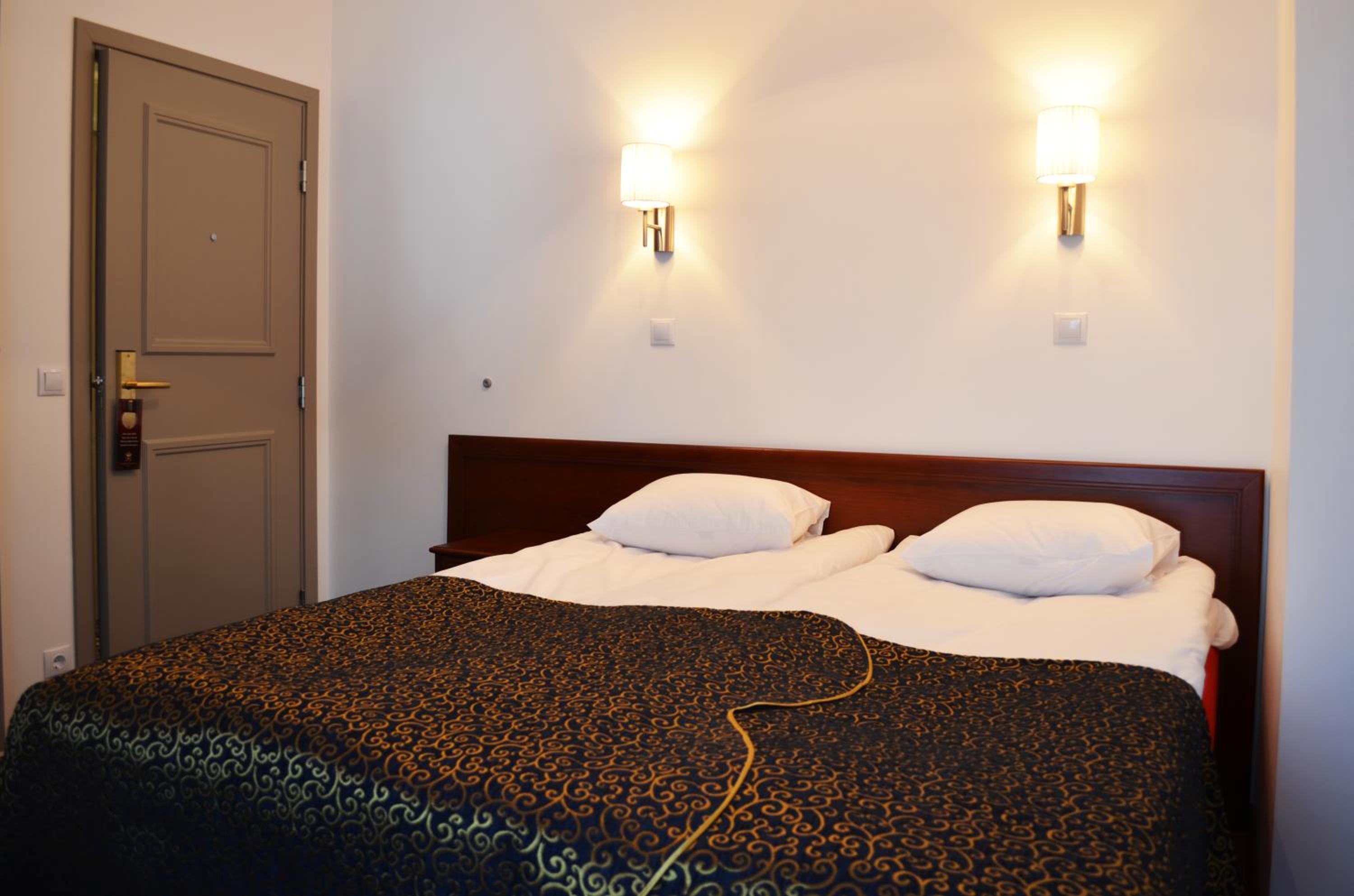 GOTTHARD HOTEL 916565 — 4