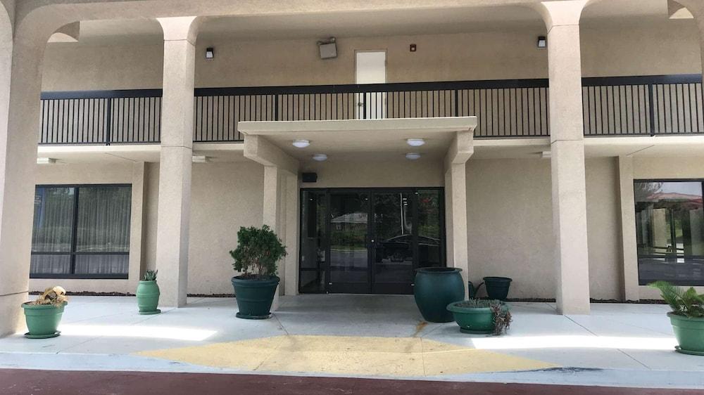 Dublin Inn and Suites — 1