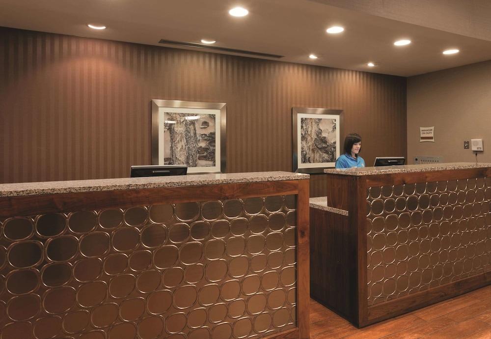 La Quinta Inn & Suites by Wyndham Butte — 10