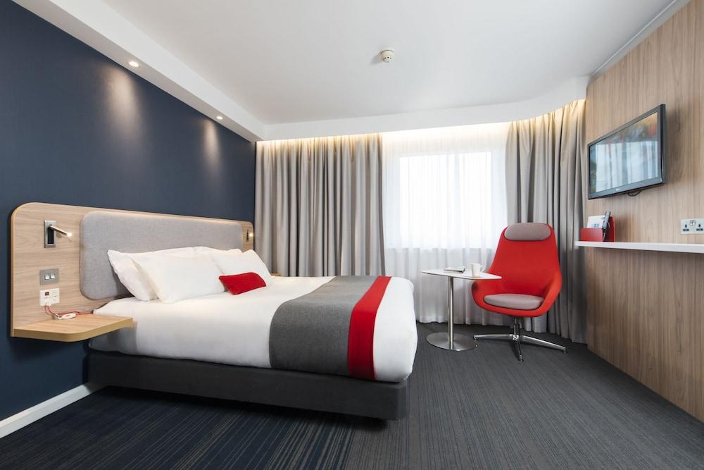 Holiday Inn Express London Luton Airport — 9