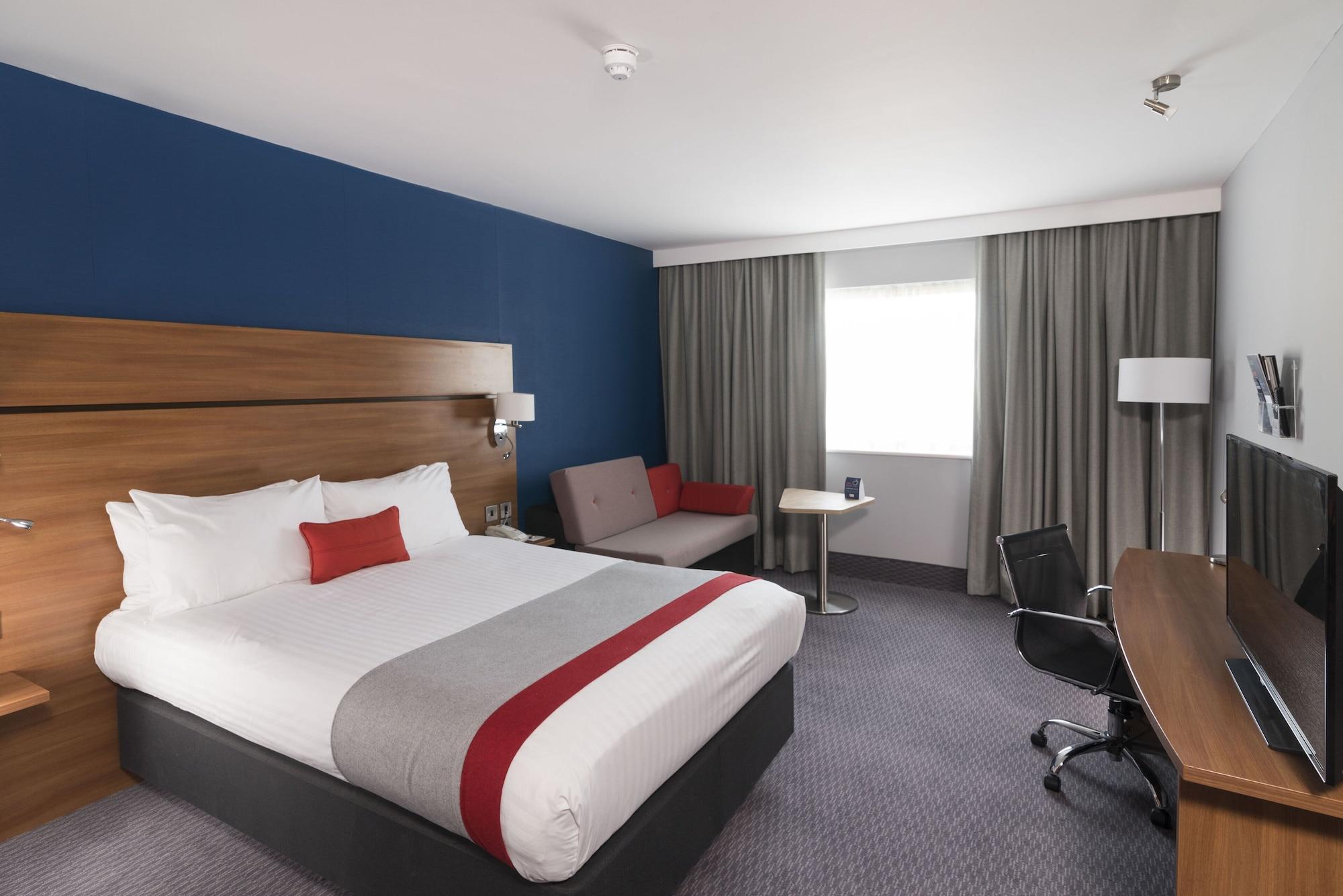 Holiday Inn Express Birmingham - Star City — 8