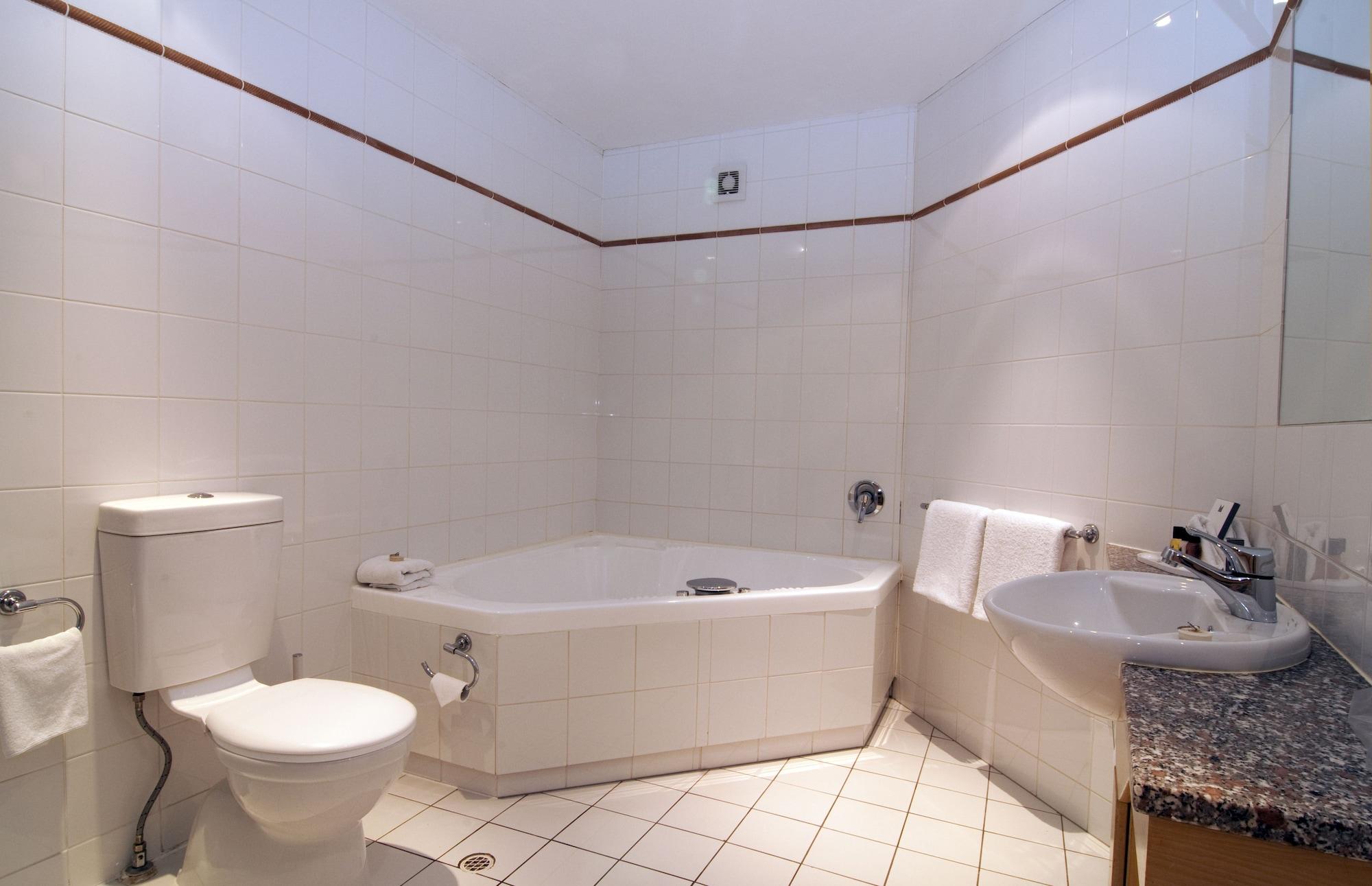 Millennium Hotel and Resort Manuels Taupo 92407 — 4