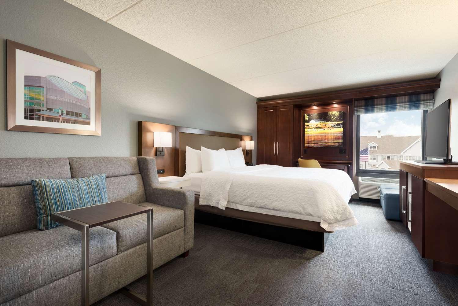 Hampton Inn Appleton-Fox River Mall Area — 10
