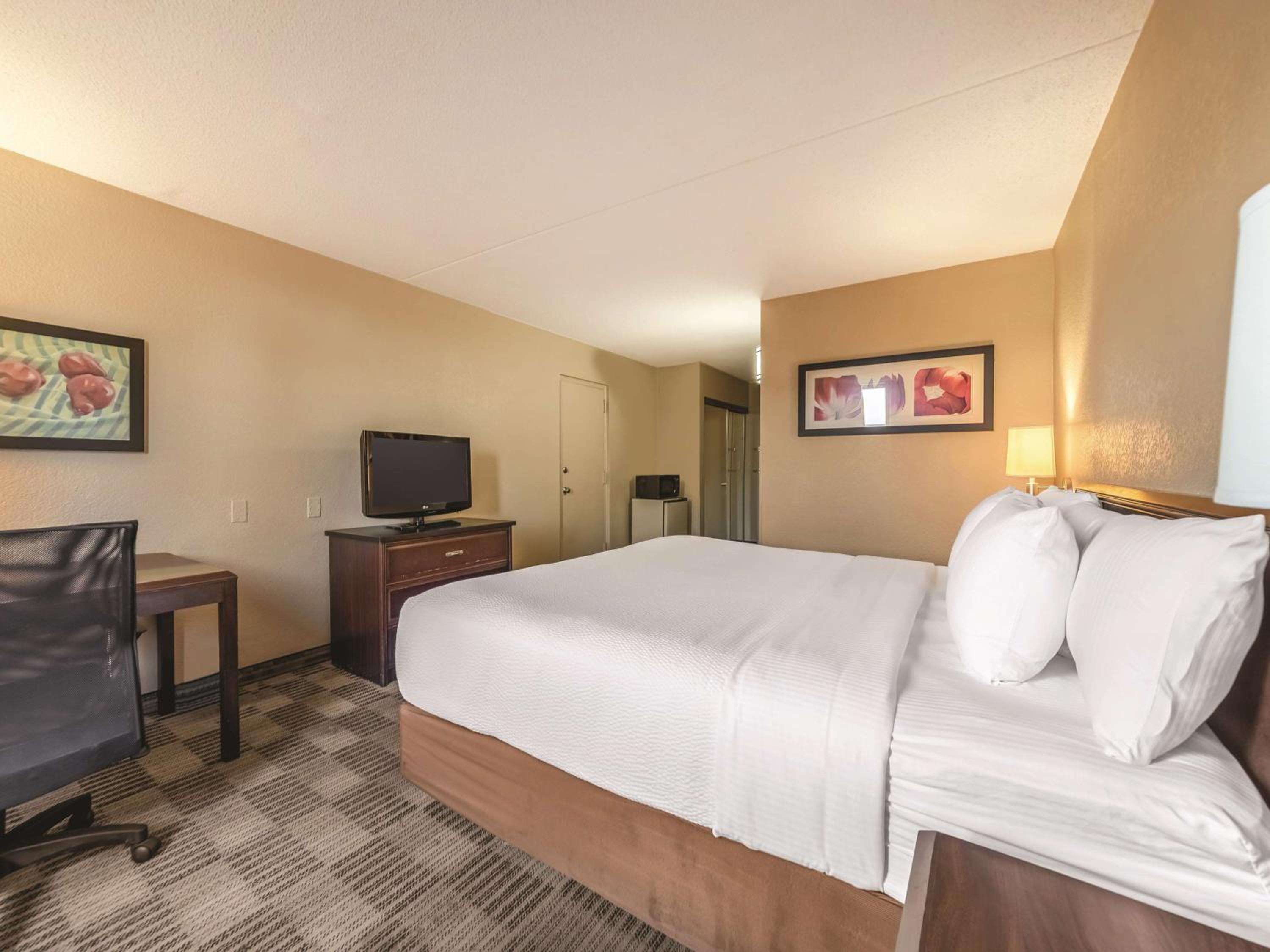 Ramada by Wyndham Fairfield NJ — 7