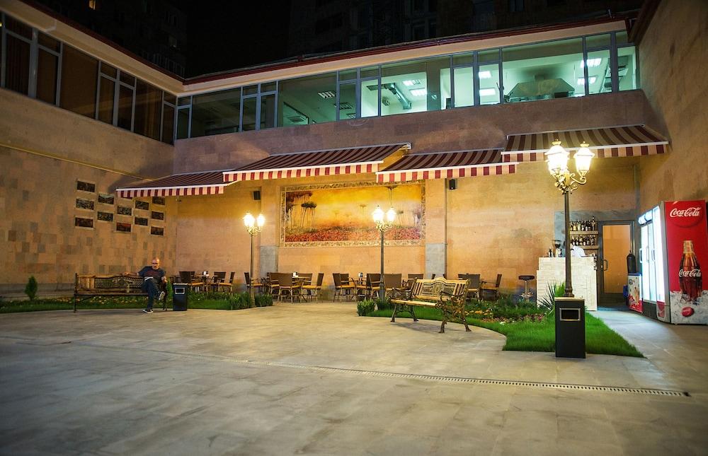 ANI PLAZA HOTEL — 3