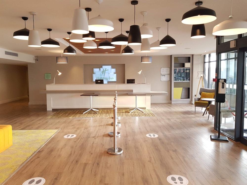 HOLIDAY INN LUTON-SOUTH M1 JCT 9 — 7