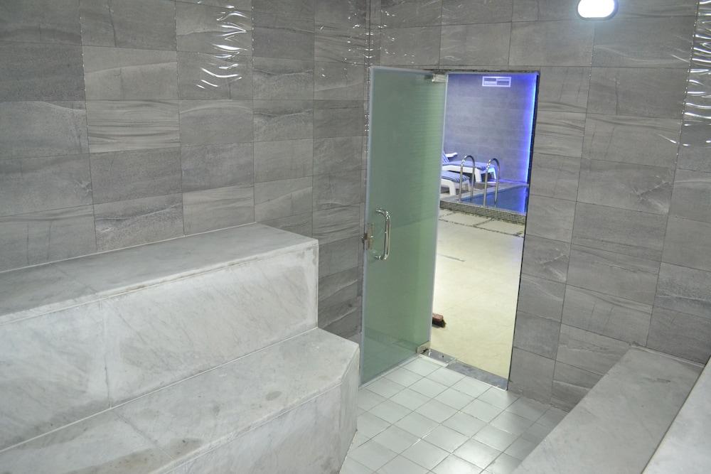 Golden Tulip Bahrain — 10
