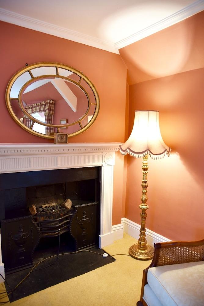 Newburgh House — 10