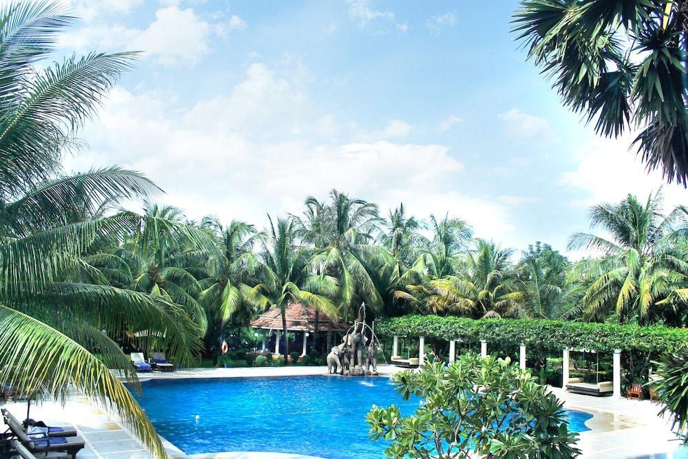 REE HOTEL 98558 — 7