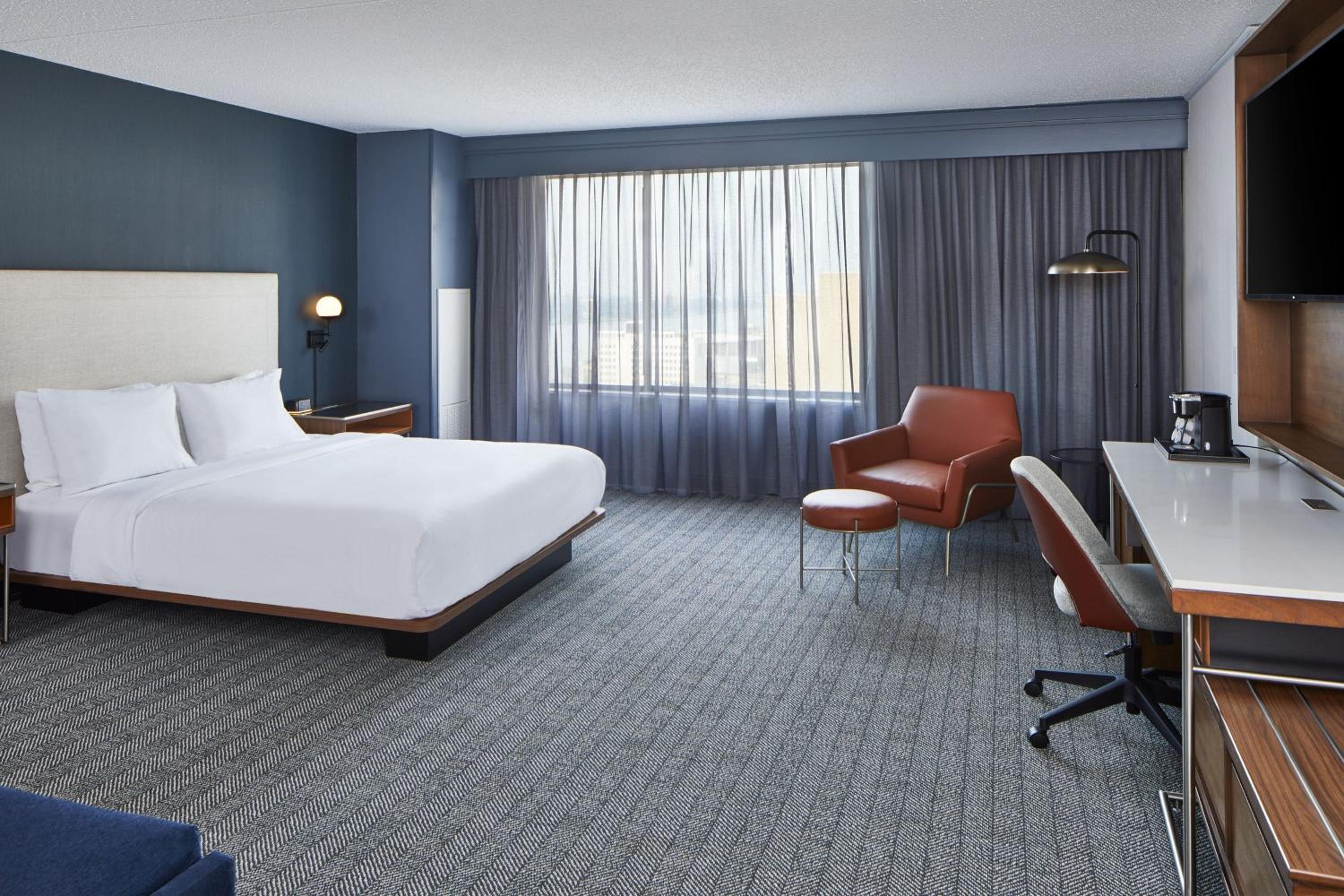 Courtyard Detroit Downtown Hotel — 10