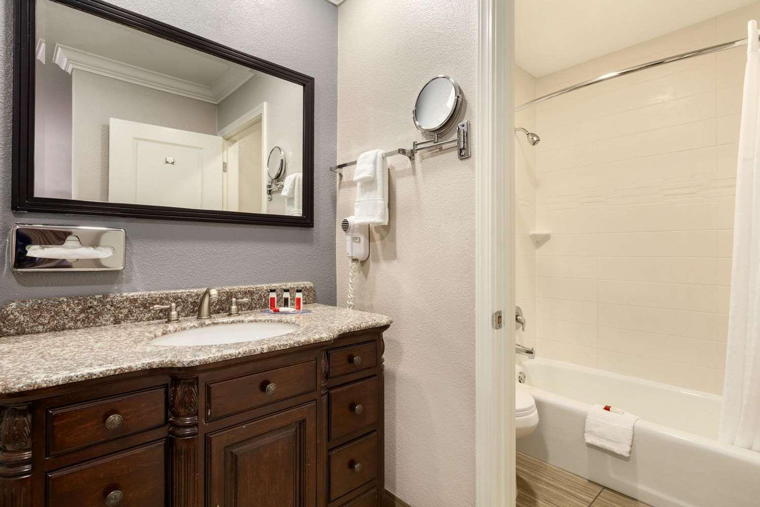 Days Inn by Wyndham Eureka CA — 3