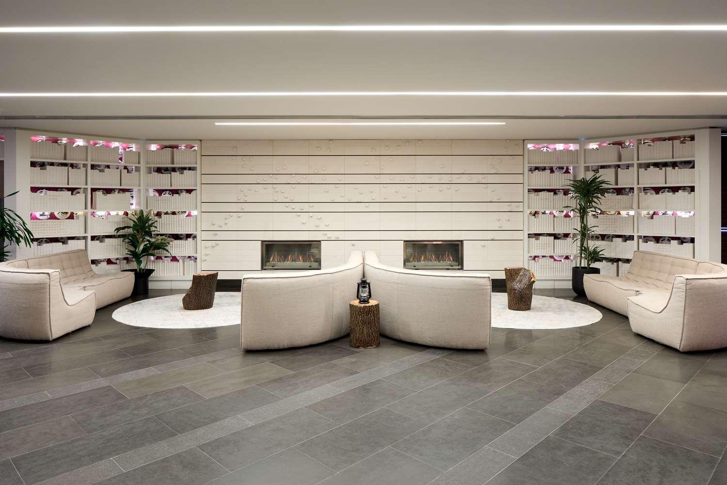 DoubleTree by Hilton Montreal — 4