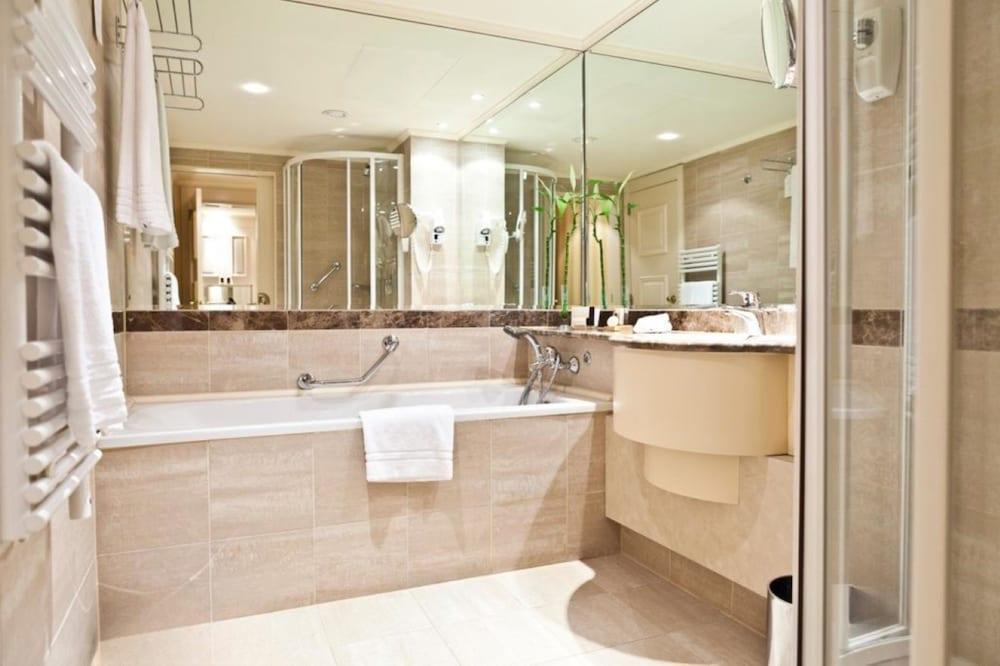 Le Chatelain Brussels Hotel — 8