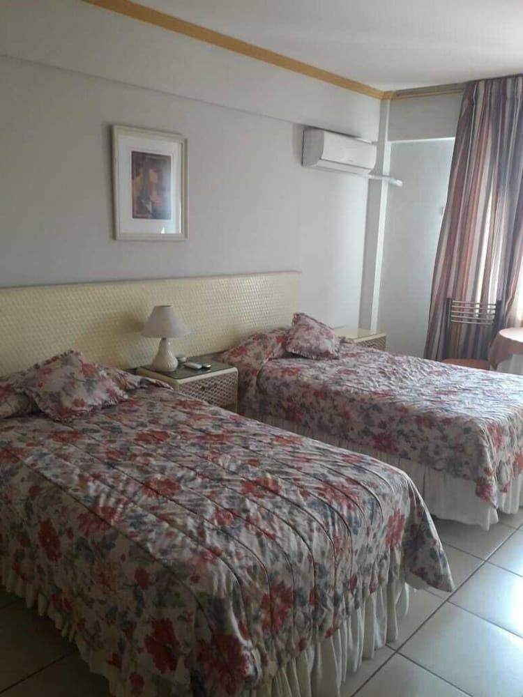 HOTEL LAS AMERICAS 1020978 — 5