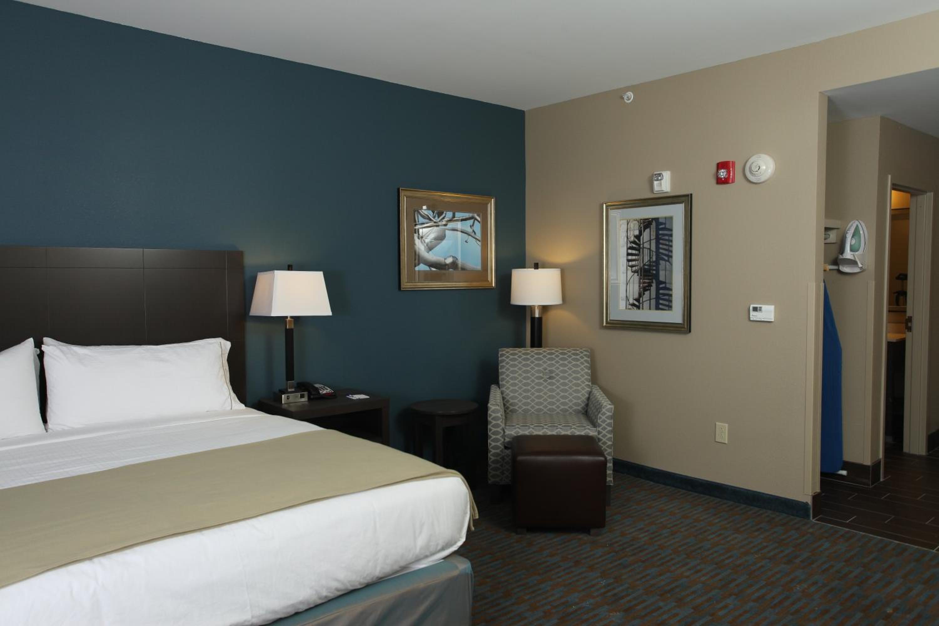 Holiday Inn Express Hotel &amp; Suites GOLDSBORO - BASE AREA — 10