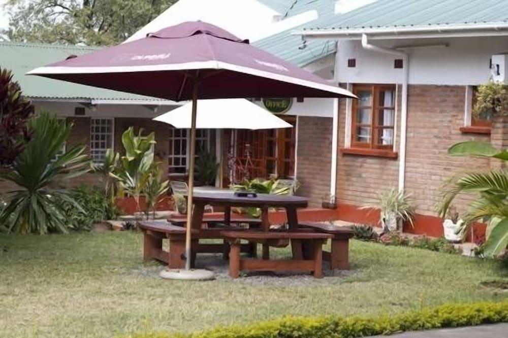 Annie's Lodge Blantyre — 2