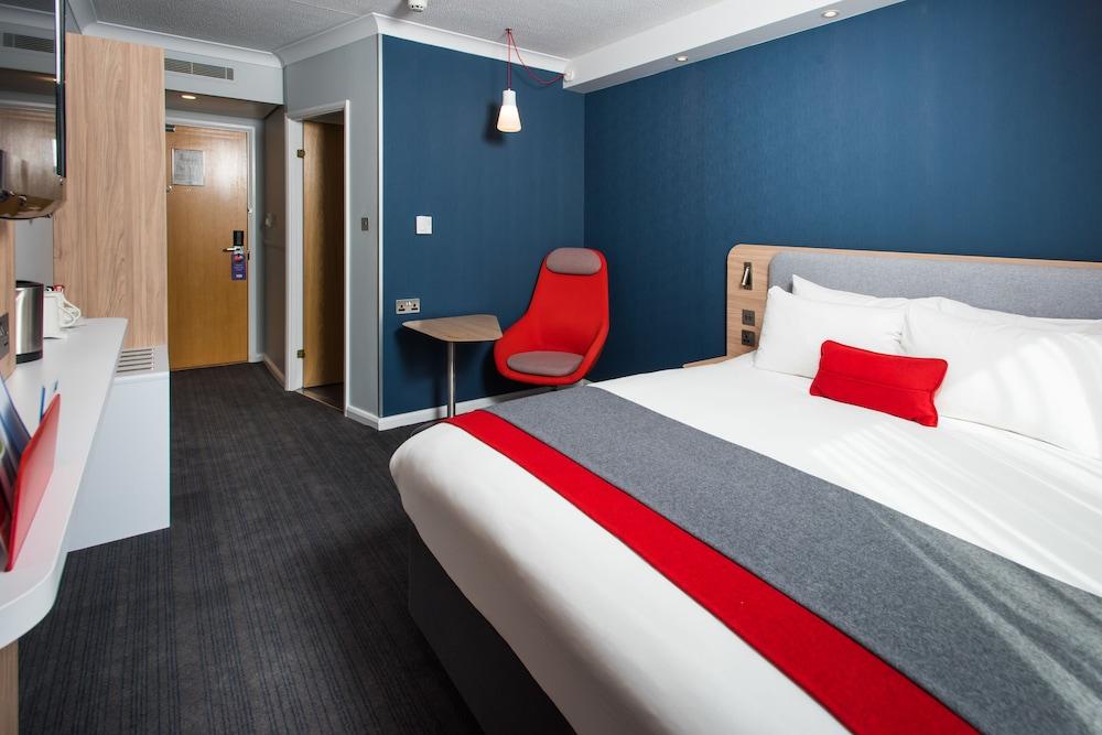 Holiday Inn Express London Luton Airport — 10