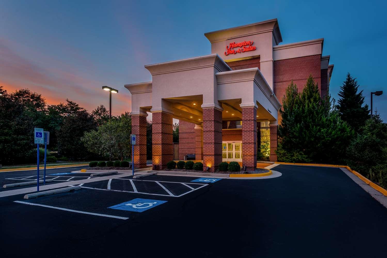 Hampton Inn & Suites Herndon - Reston — 3
